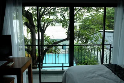 Camera King Superior con Vista Piscina — The Besavana Phuket